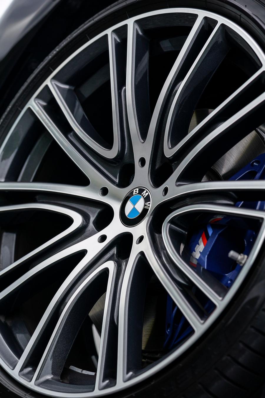 Колеса BMW 530d xDrive Touring M Sport (G31) 2017 года  (UK) (фото 38 из 40)